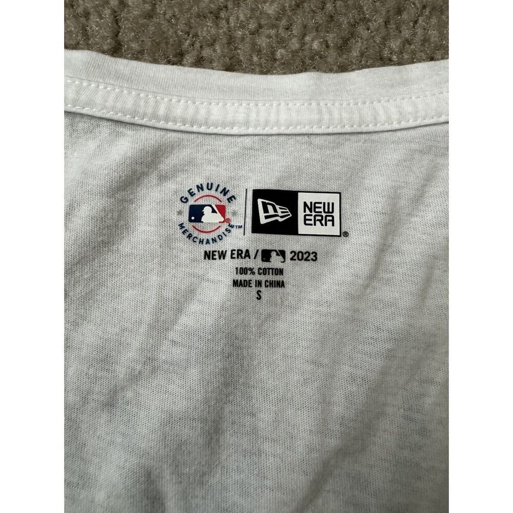 New Era Cleveland Guardian Baseball Ombré Fade T-shirt Women Size Small NEW Nwts - Picture 6 of 11